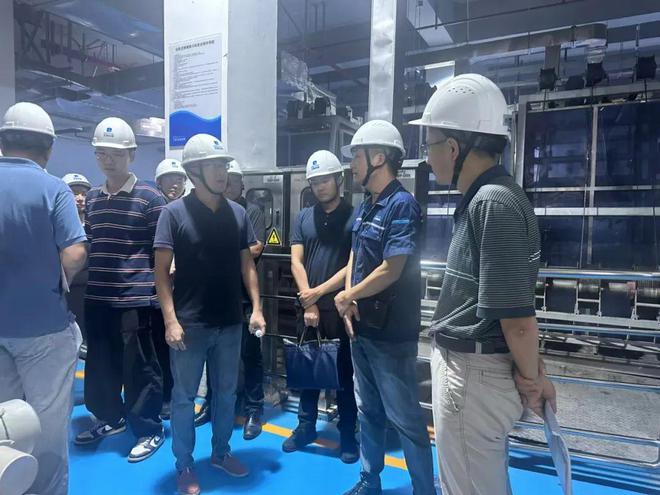 生态环境部长江流域生态环境监督管理局纪检组长、一级巡视员程新华一行调研龙泉驿区陡沟河污水处理二厂(图2)