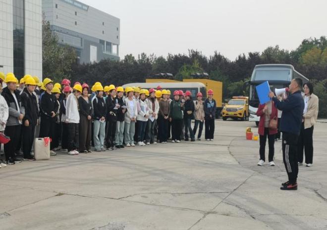 保定：迎接世界城市日污水处理厂接待高校学生学习参观(图1)