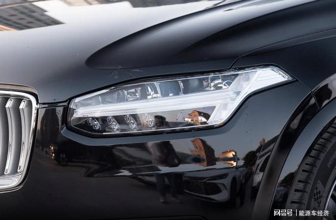 2025款沃尔沃XC90凭啥叫“移动安全堡垒”？看完我服了(图3)