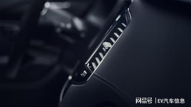 2025款沃尔沃XC90凭啥叫“移动安全堡垒”？看完我服了(图4)