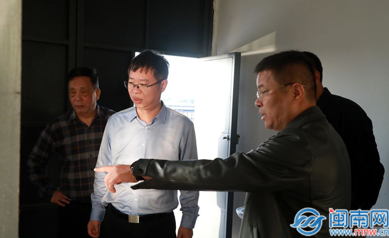东山县委书记何霭调研陈城镇污水处理厂试运行情况(图1)