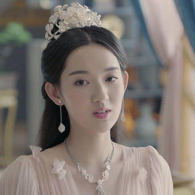 王玉雯：光影中的灵动佳人演绎多彩人生(图2)