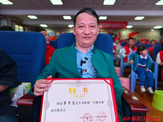 你考上大学也没人收！被校长赶走后先天残疾的他靠旗袍年入千万(图13)
