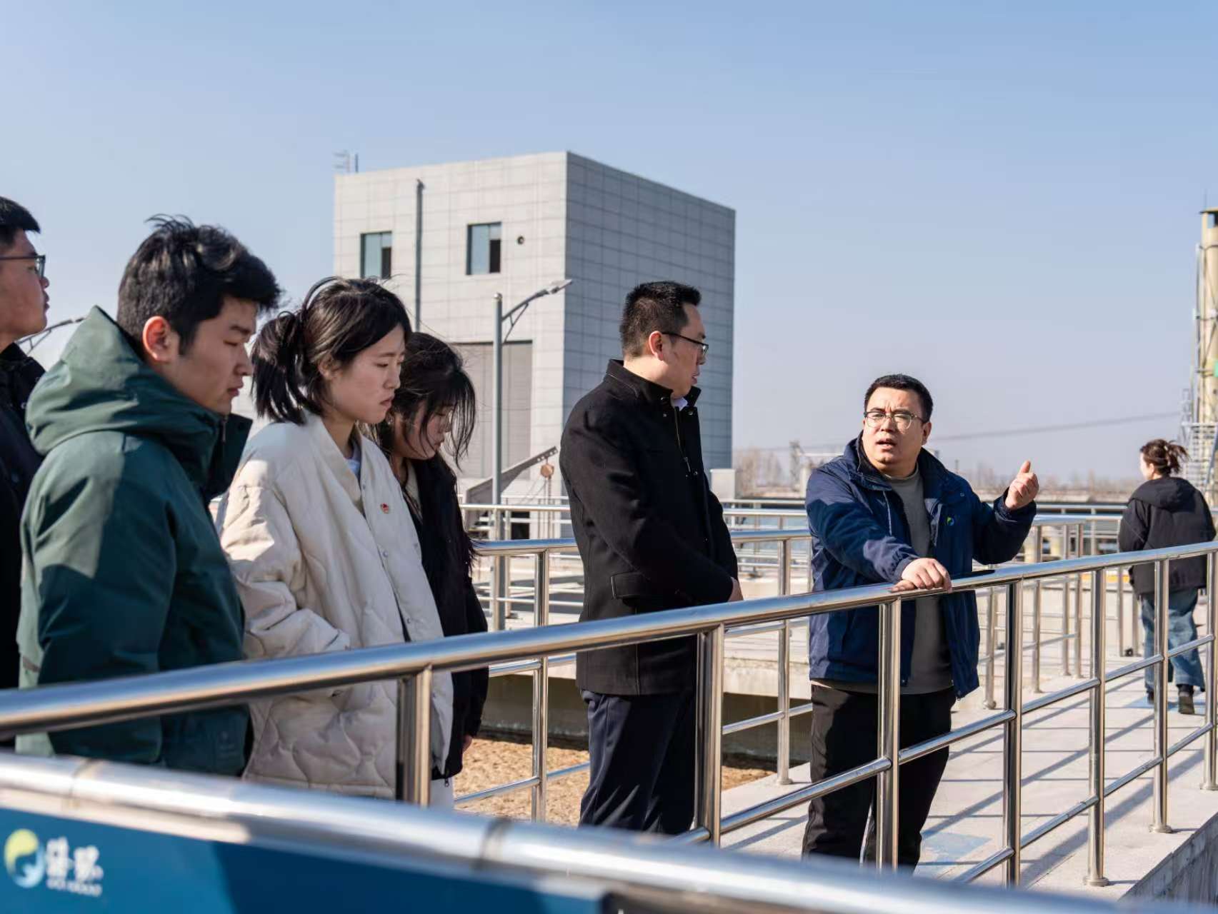 寿光组织师生走进污水处理一线;环保设施开放(图1)