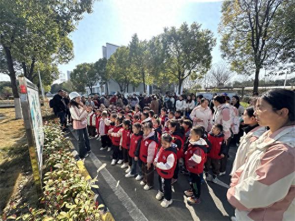 探秘污水变清流浸润童心助环保(图1)