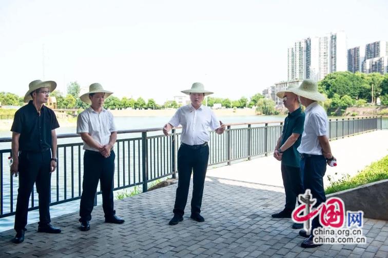沅江市委书记：打通城市脉络守护碧水蓝天(图1)