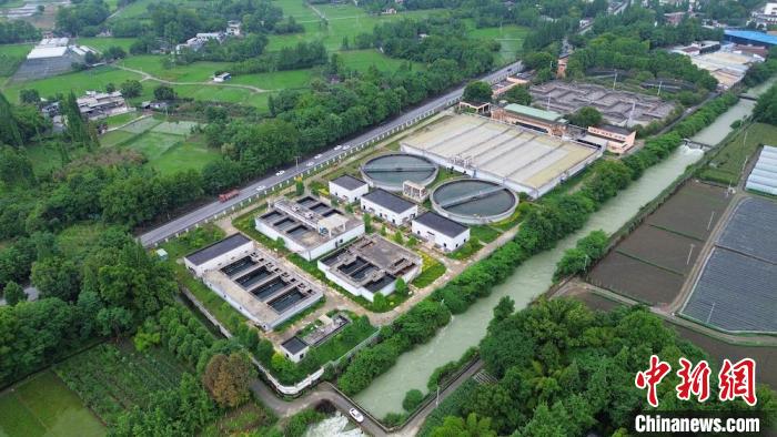 看中亚大学生探访都江堰智慧污水处理厂(图3)